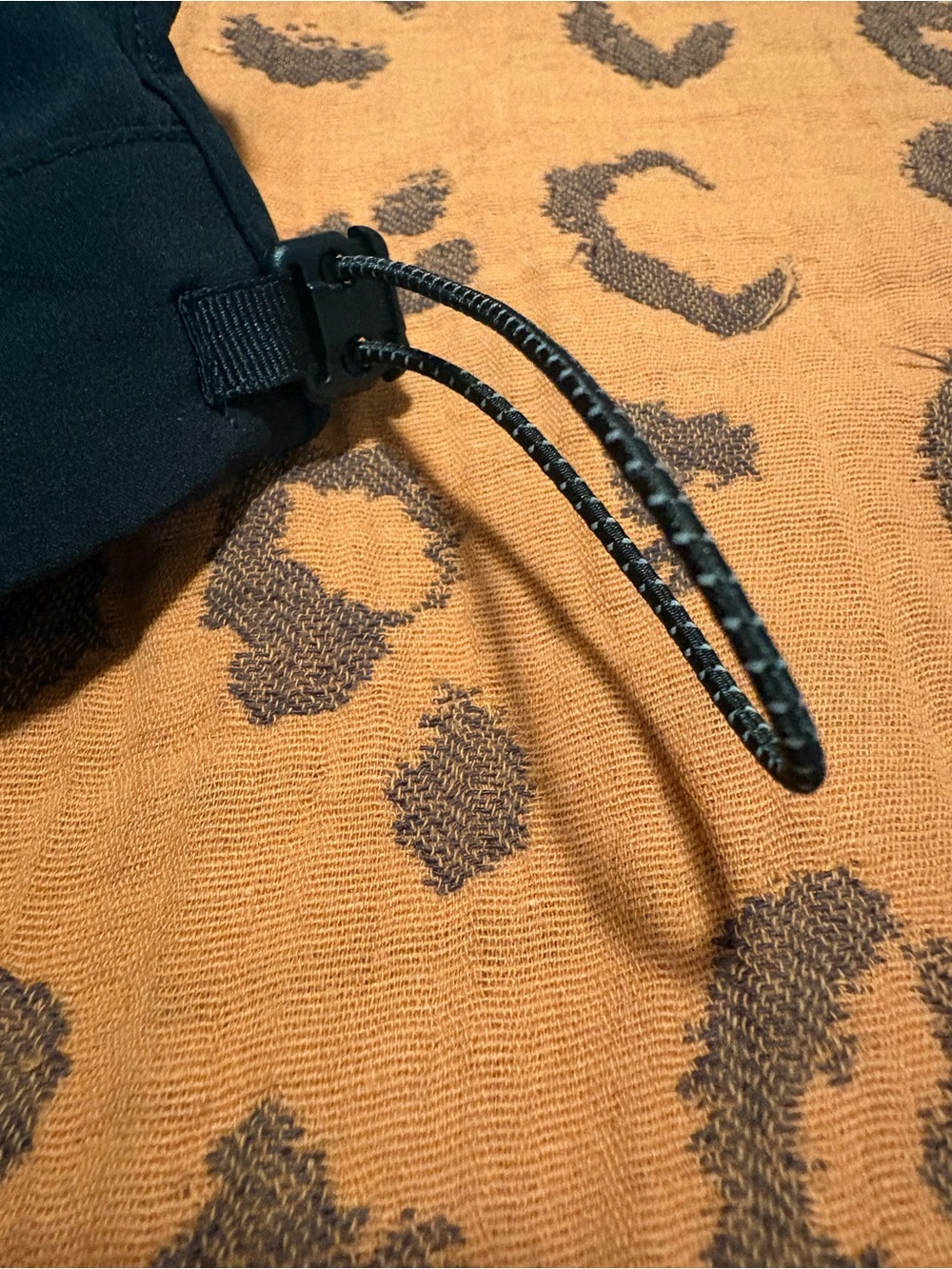 Janji running hat with bungee back - Picture 4 of 6